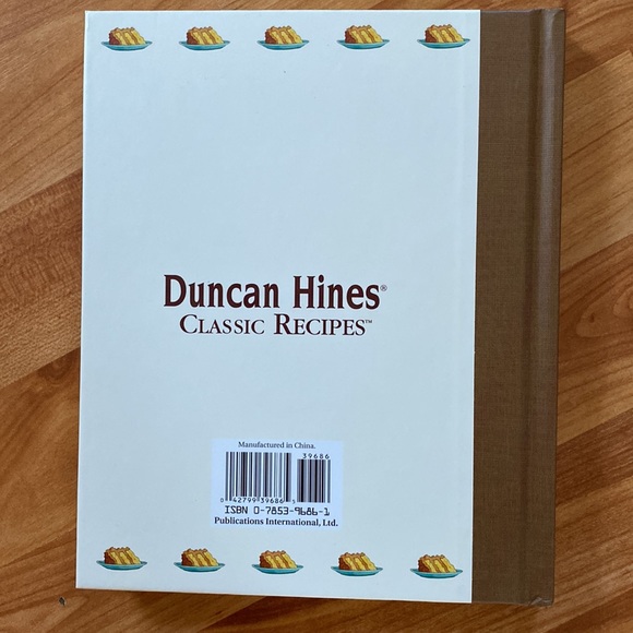 Duncan Hines Classic Recipes Cookbook - Picture 2 of 16